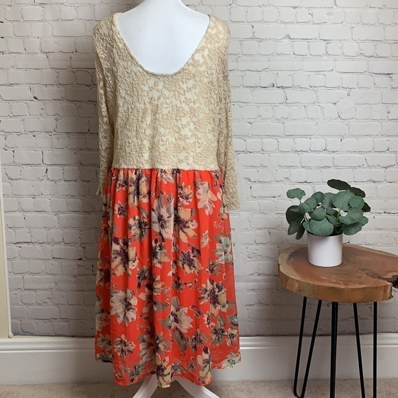 Fashion To Figure Lace and Floral Dress - Picture 6 of 13